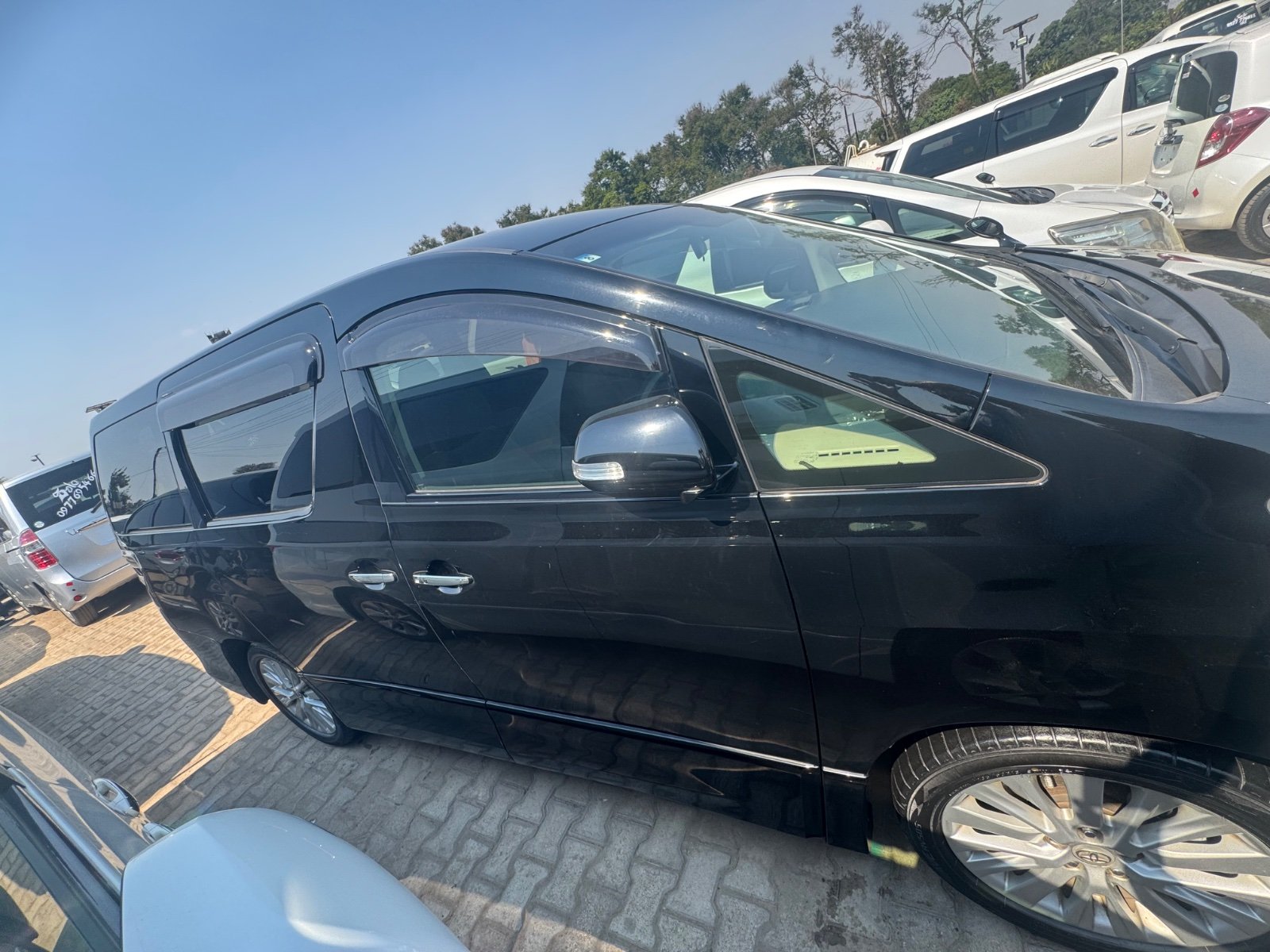 VELLFIRE Toyota Vellfire 2.5 Petrol 7-Seater Luxury MPV