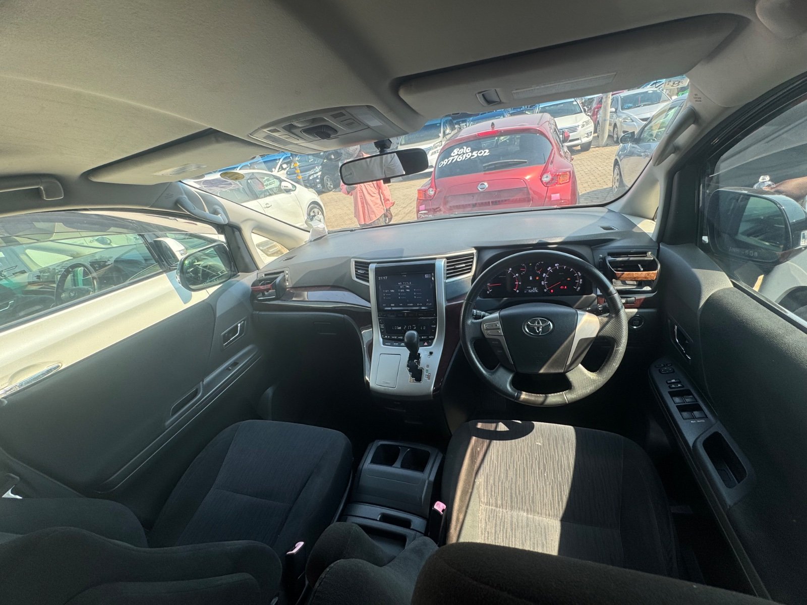 VELLFIRE Toyota Vellfire 2.5 Petrol 7-Seater Luxury MPV