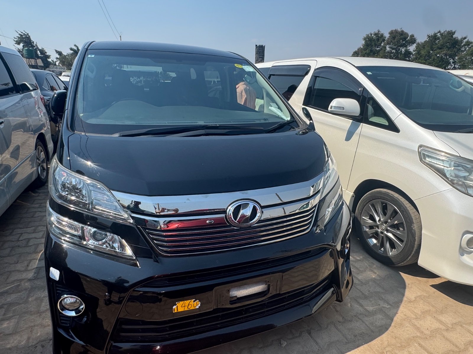 VELLFIRE Toyota Vellfire 2.5 Petrol 7-Seater Luxury MPV